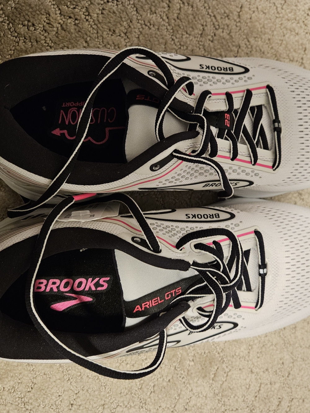 NIB Brooks Ariel GTS 23 Women's 10D Tennis Shoes